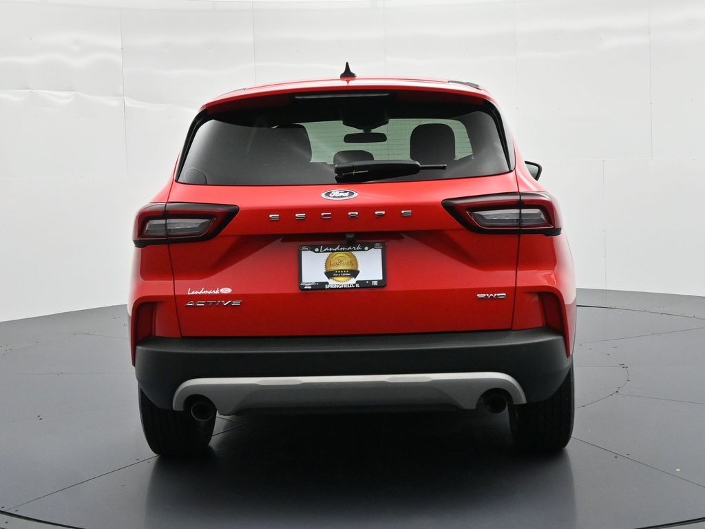 Ford Escape Vehicle Full-screen Gallery Image 7