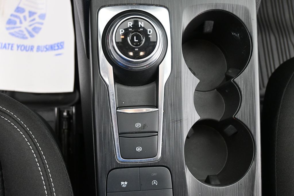 Ford Escape Vehicle Full-screen Gallery Image 12