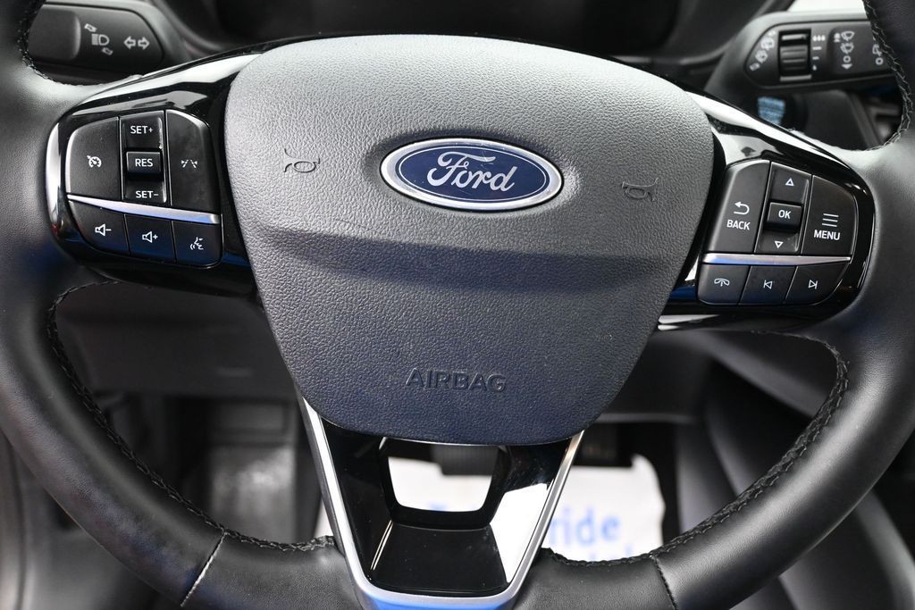 Ford Escape Vehicle Full-screen Gallery Image 13