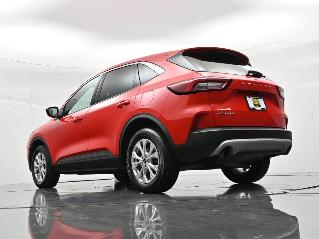 Ford Escape Vehicle Full-screen Gallery Image 19