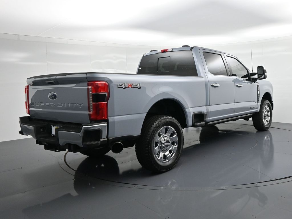 Ford Super Duty F-250 SRW Vehicle Full-screen Gallery Image 6