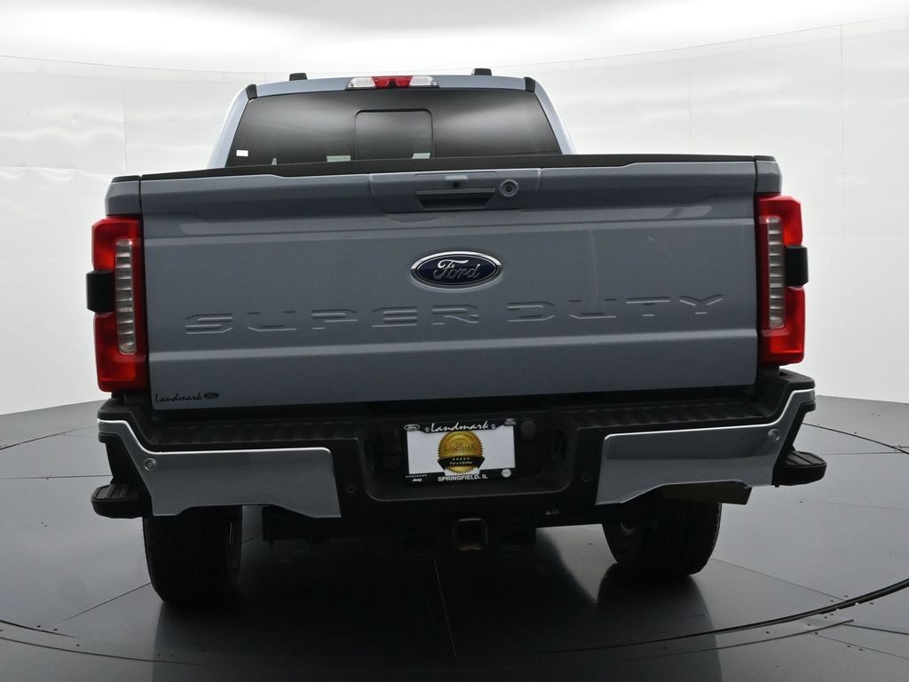 Ford Super Duty F-250 SRW Vehicle Full-screen Gallery Image 7
