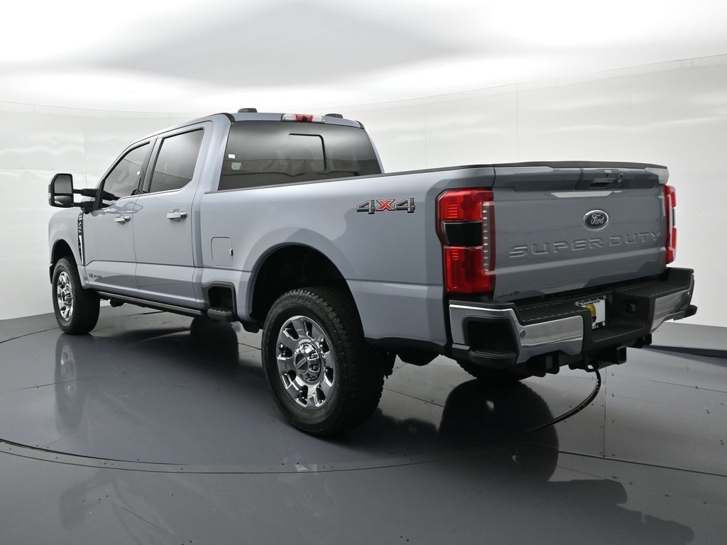 Ford Super Duty F-250 SRW Vehicle Full-screen Gallery Image 8