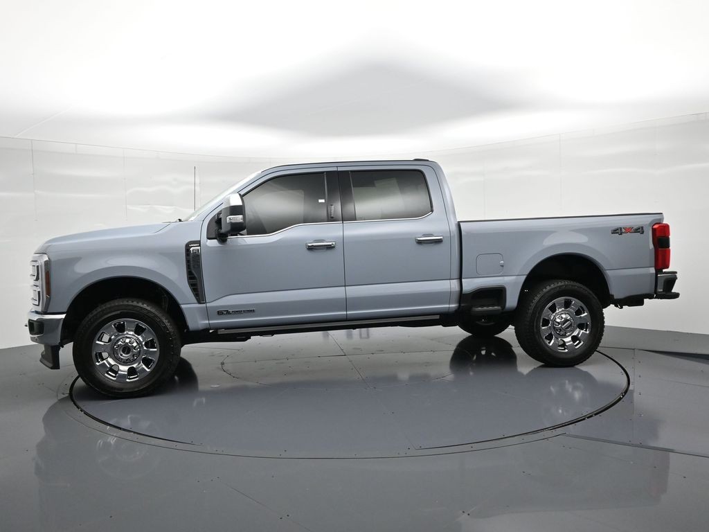 Ford Super Duty F-250 SRW Vehicle Full-screen Gallery Image 9