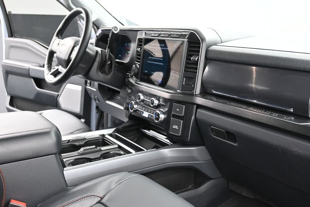 Ford Super Duty F-250 SRW Vehicle Full-screen Gallery Image 10