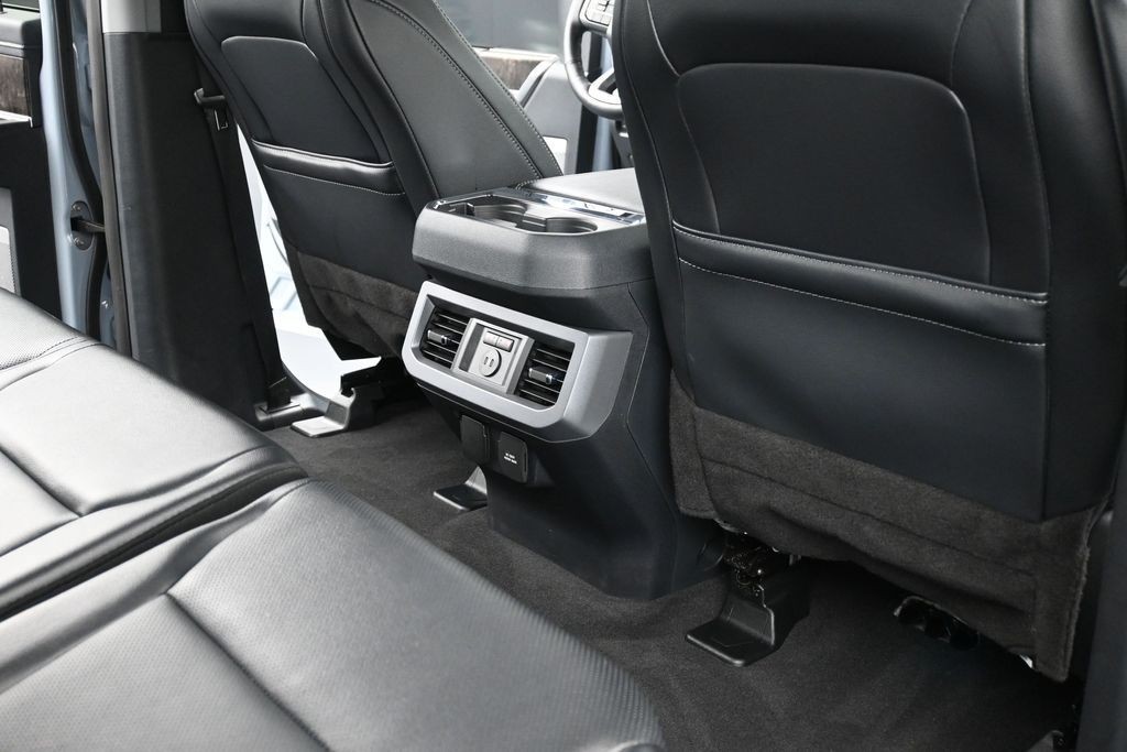 Ford Super Duty F-250 SRW Vehicle Full-screen Gallery Image 11