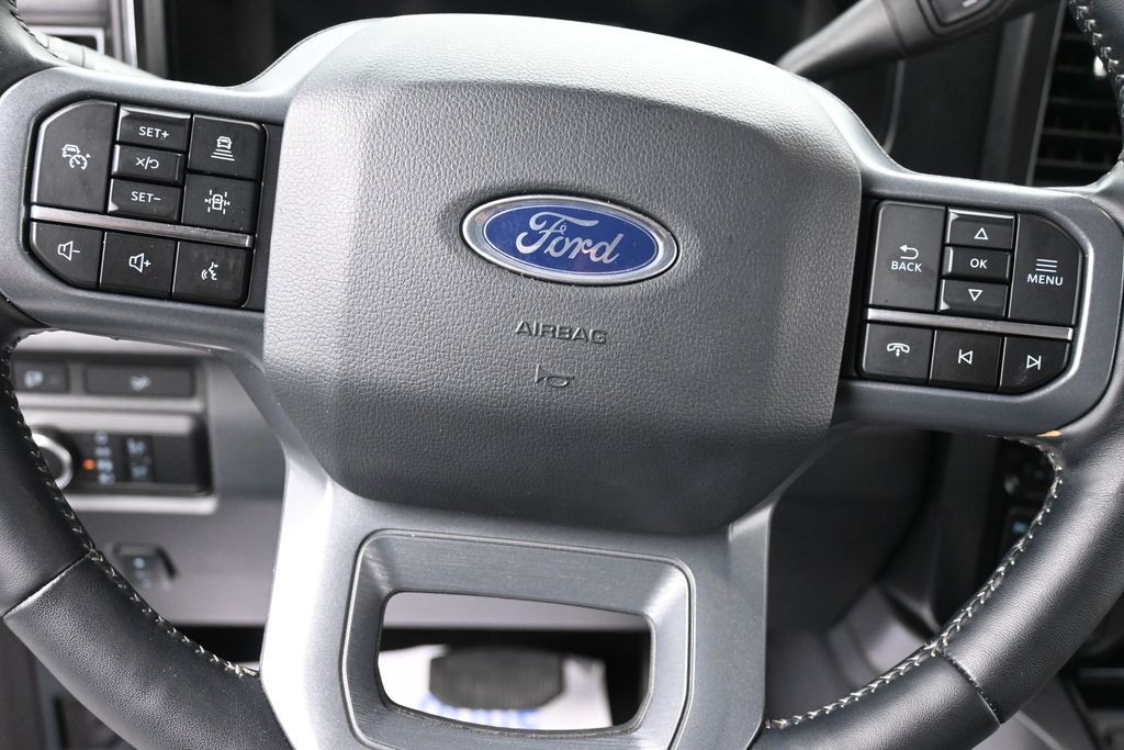 Ford Super Duty F-250 SRW Vehicle Full-screen Gallery Image 14