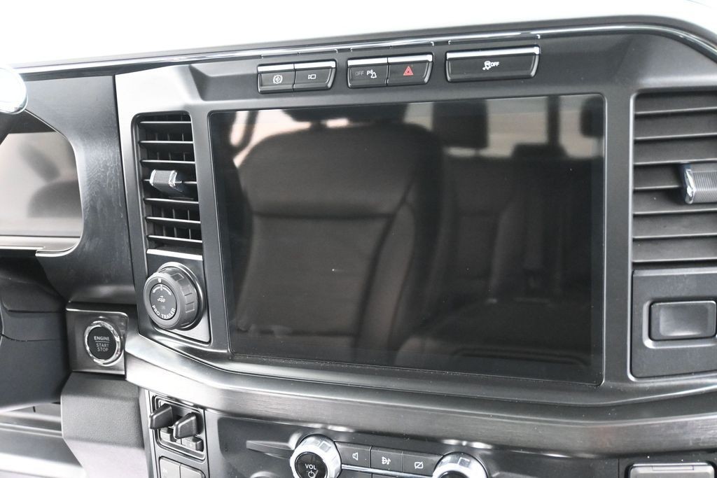Ford Super Duty F-250 SRW Vehicle Full-screen Gallery Image 17