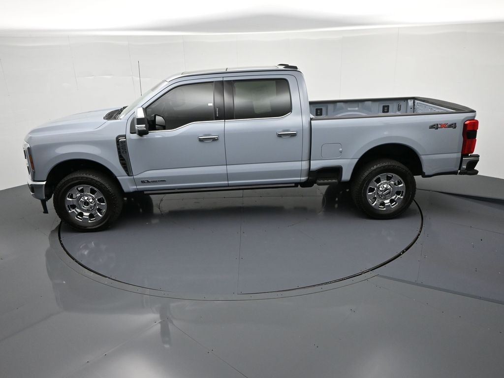 Ford Super Duty F-250 SRW Vehicle Full-screen Gallery Image 22