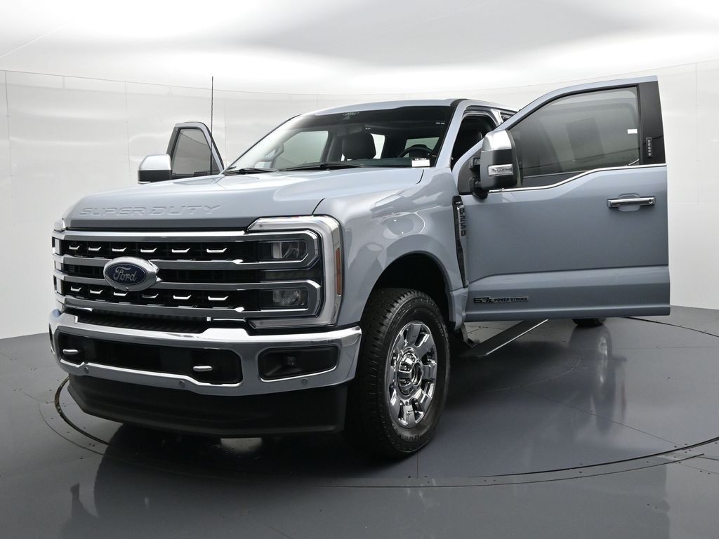 Ford Super Duty F-250 SRW Vehicle Full-screen Gallery Image 29