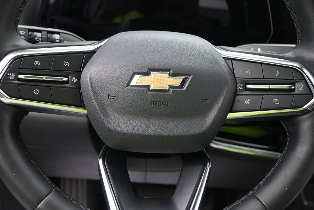 Chevrolet Equinox Vehicle Full-screen Gallery Image 12