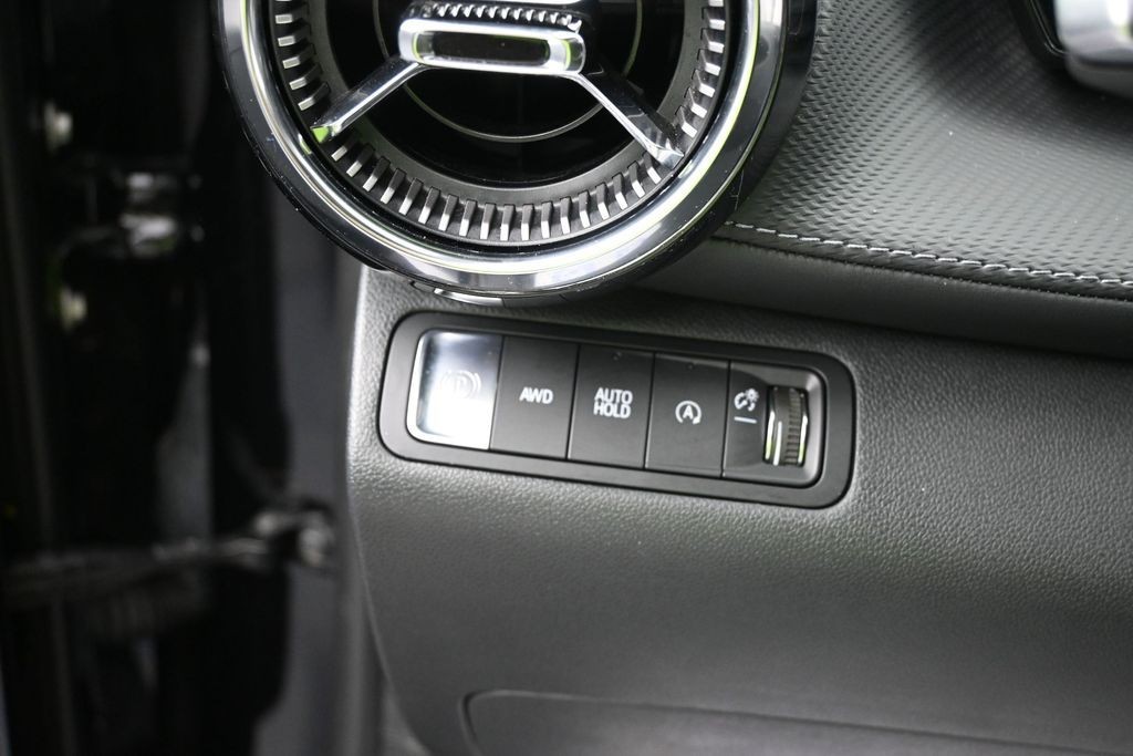 Chevrolet Equinox Vehicle Full-screen Gallery Image 13