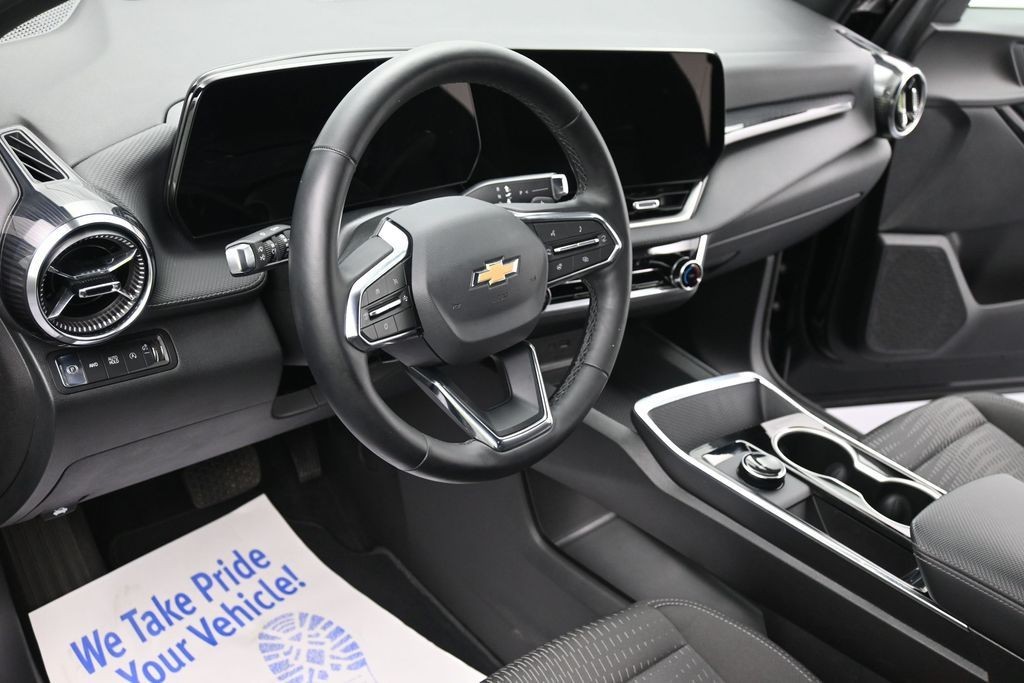 Chevrolet Equinox Vehicle Full-screen Gallery Image 15