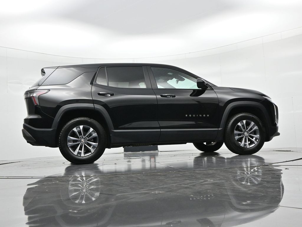 Chevrolet Equinox Vehicle Full-screen Gallery Image 23