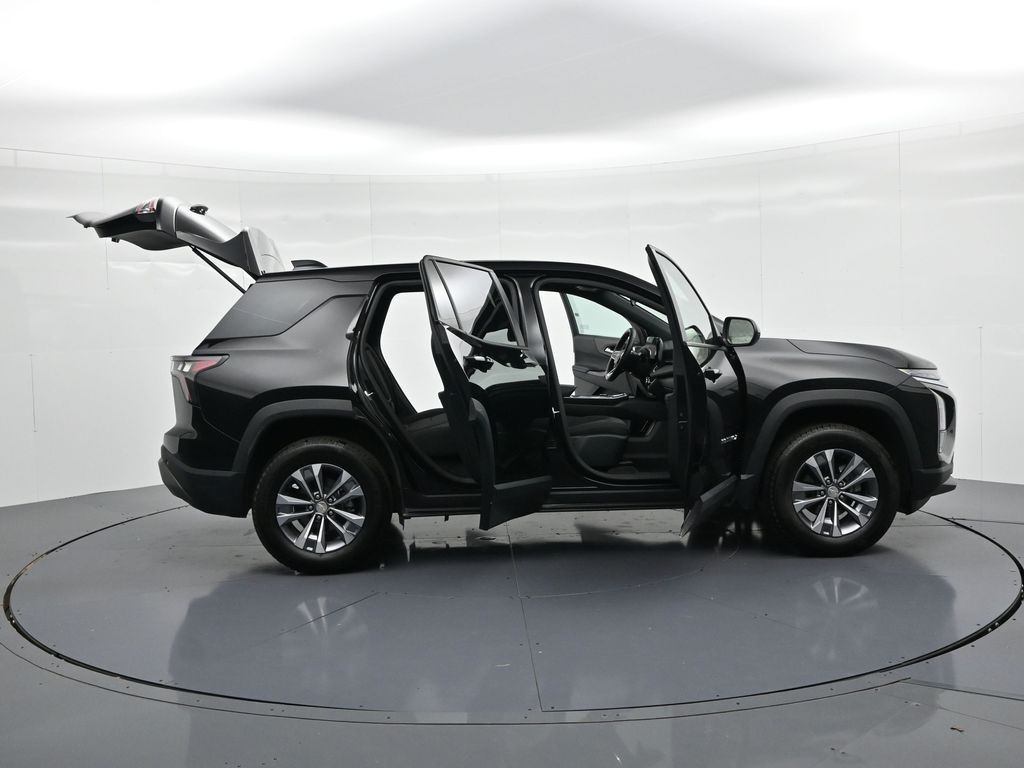 Chevrolet Equinox Vehicle Full-screen Gallery Image 24