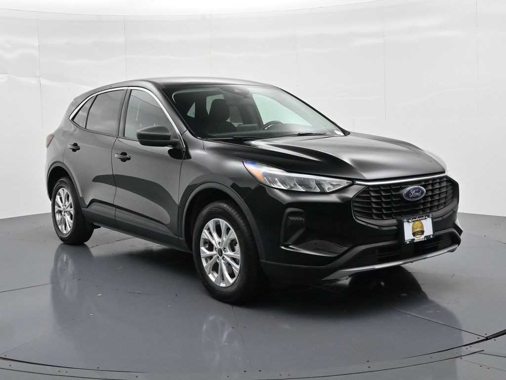 Ford Escape Vehicle Full-screen Gallery Image 4