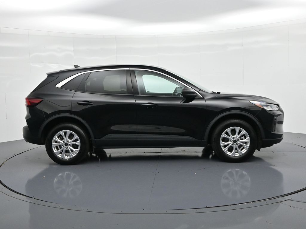 Ford Escape Vehicle Full-screen Gallery Image 5