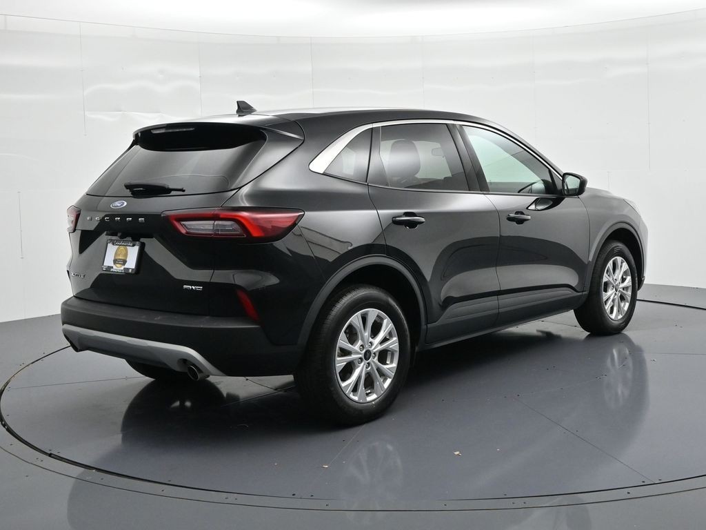 Ford Escape Vehicle Full-screen Gallery Image 6