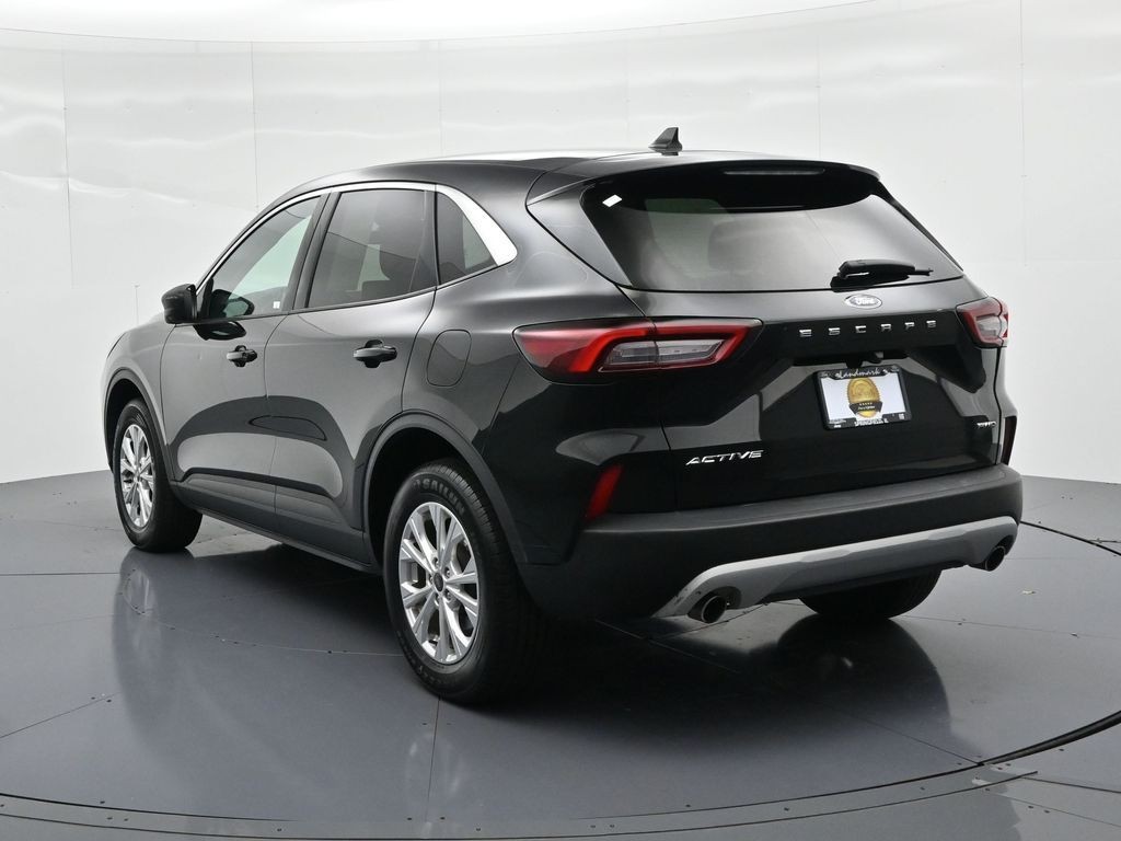 Ford Escape Vehicle Full-screen Gallery Image 8