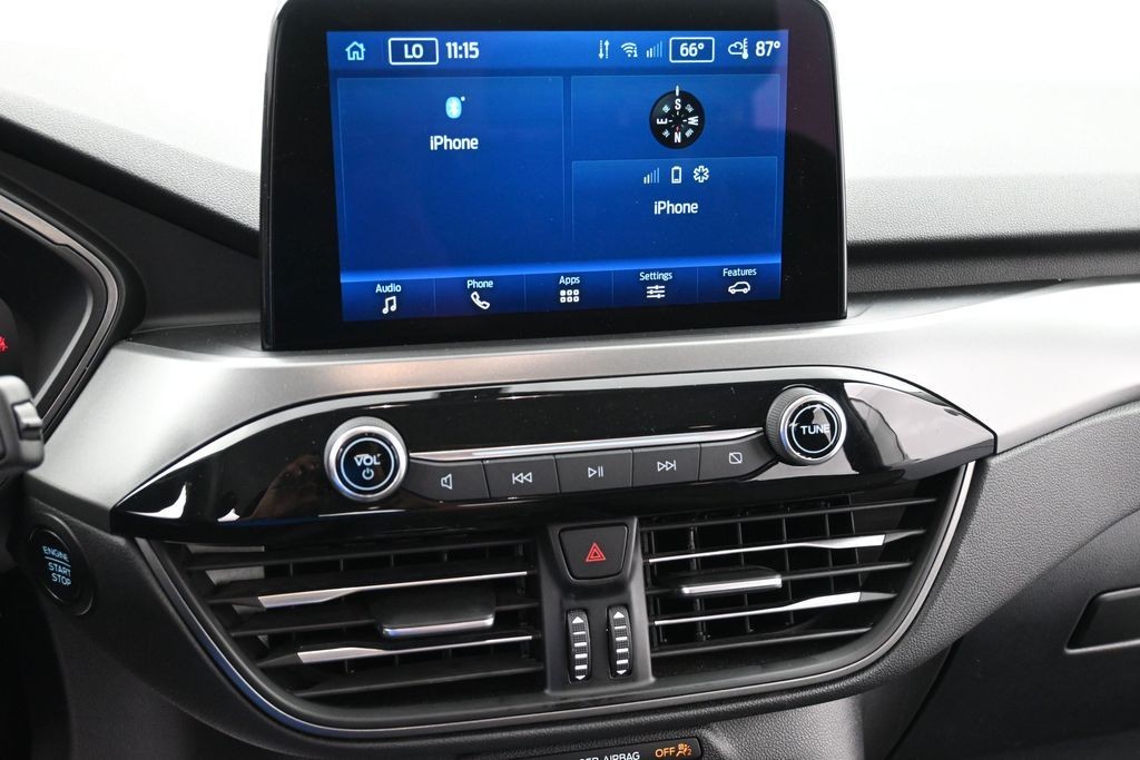 Ford Escape Vehicle Full-screen Gallery Image 11