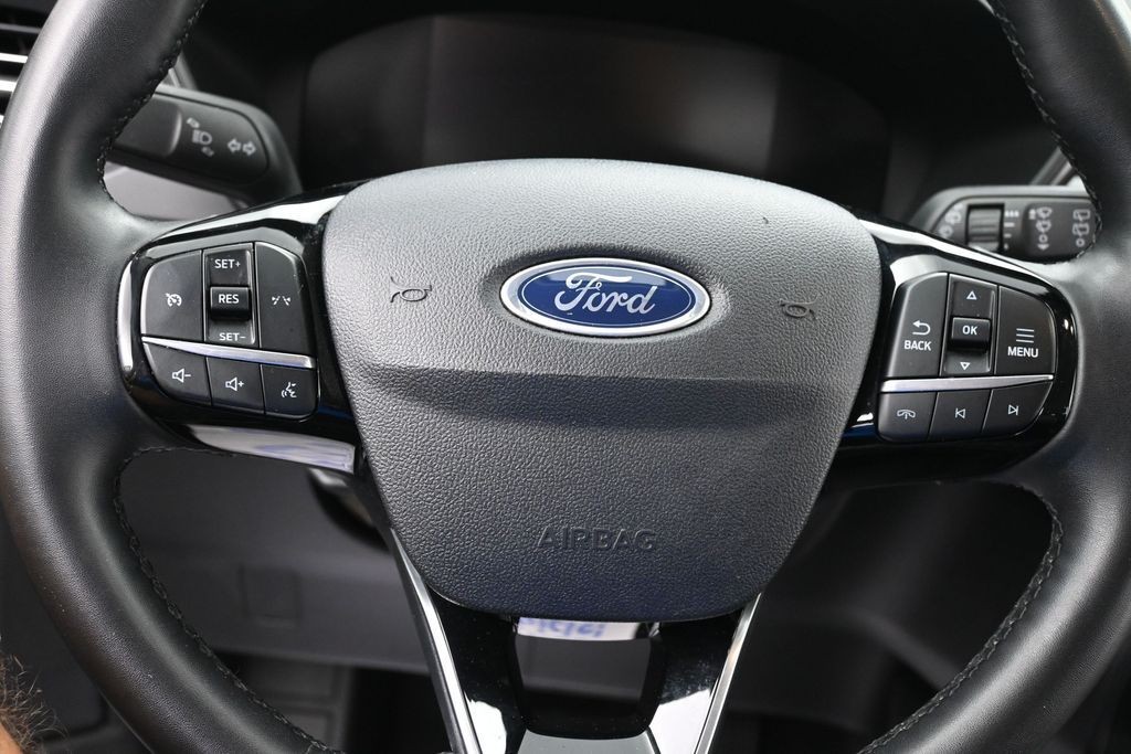 Ford Escape Vehicle Full-screen Gallery Image 13