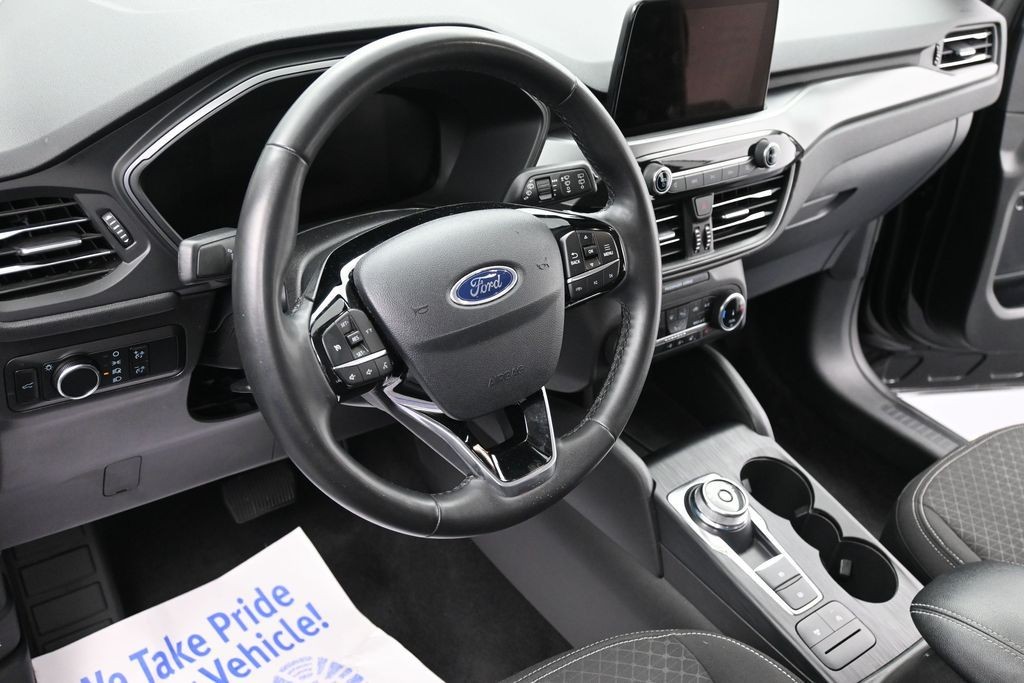 Ford Escape Vehicle Full-screen Gallery Image 14
