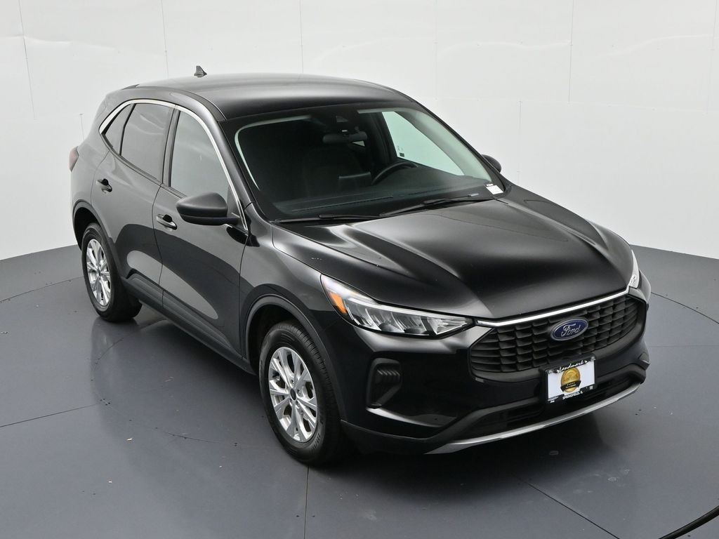 Ford Escape Vehicle Full-screen Gallery Image 15