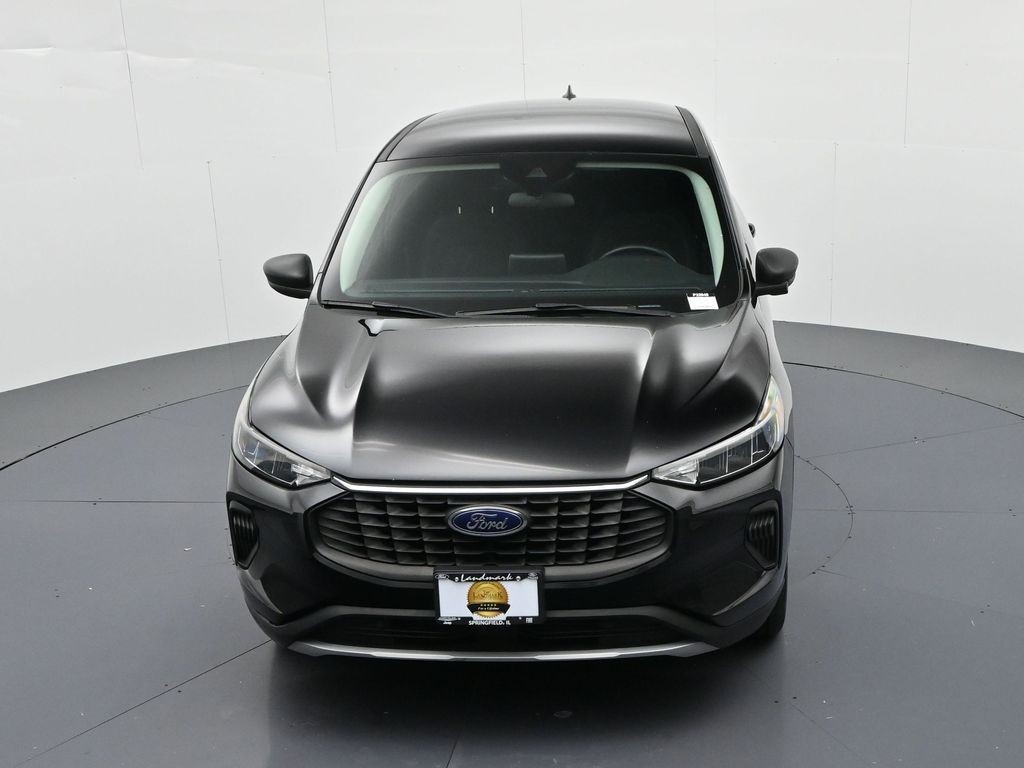 Ford Escape Vehicle Full-screen Gallery Image 16
