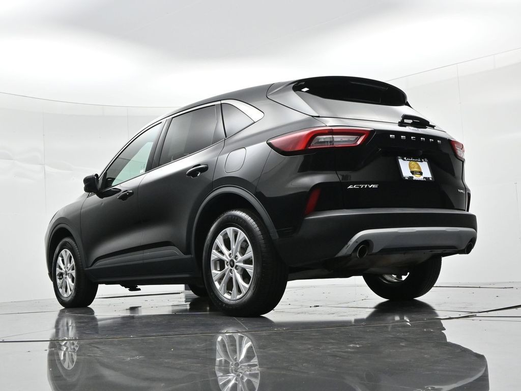 Ford Escape Vehicle Full-screen Gallery Image 19