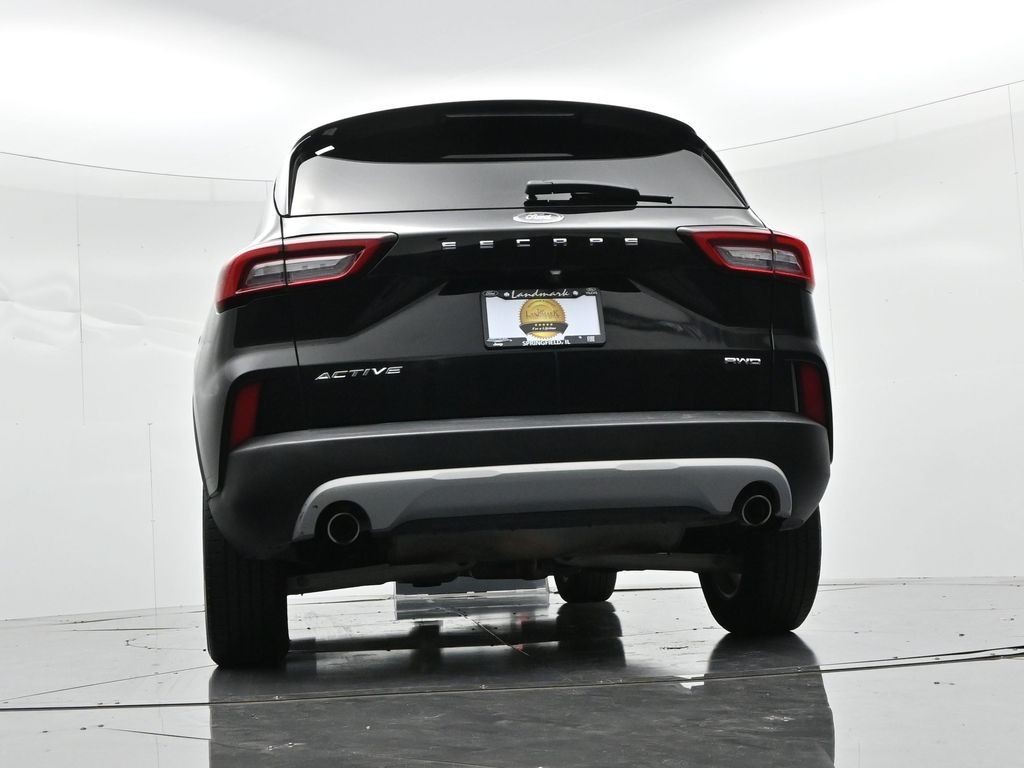 Ford Escape Vehicle Full-screen Gallery Image 20