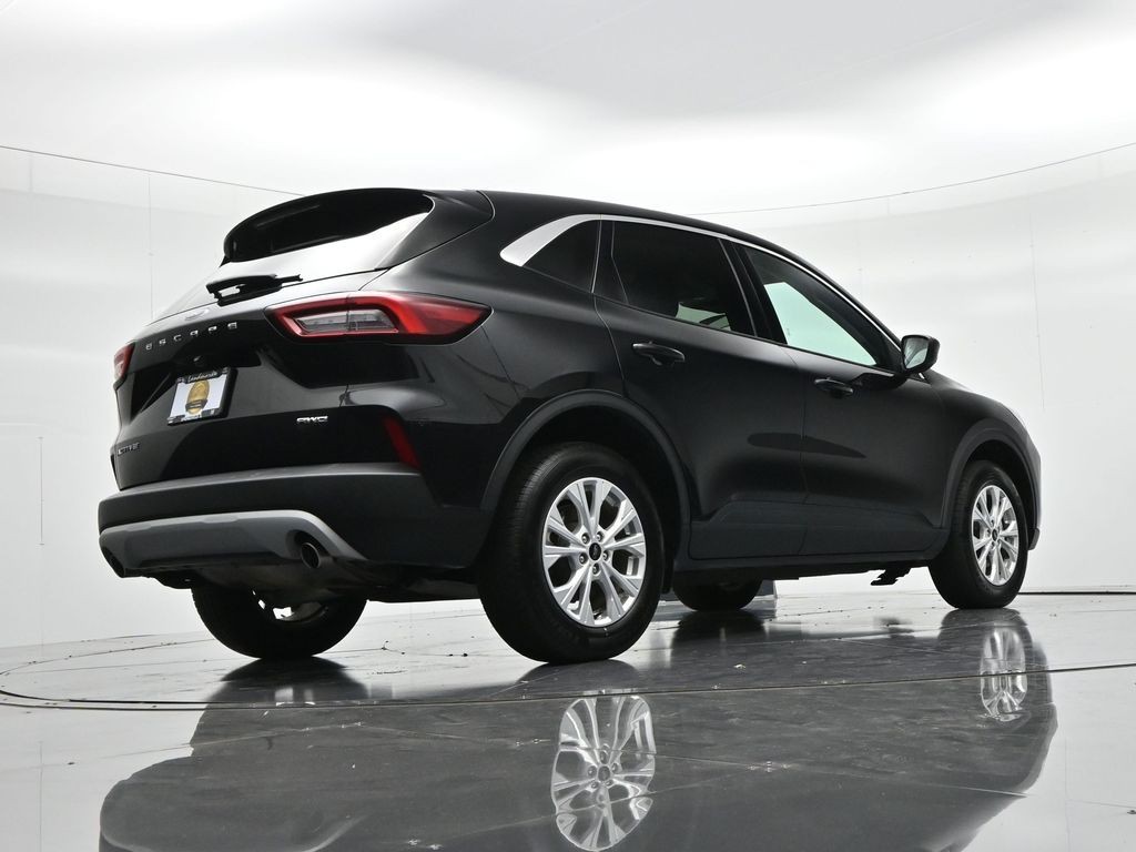 Ford Escape Vehicle Full-screen Gallery Image 21