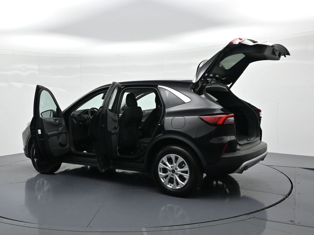 Ford Escape Vehicle Full-screen Gallery Image 24