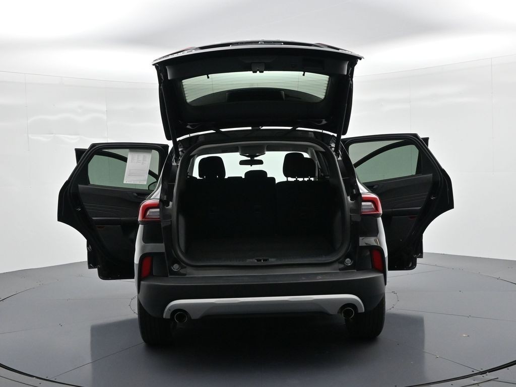 Ford Escape Vehicle Full-screen Gallery Image 26