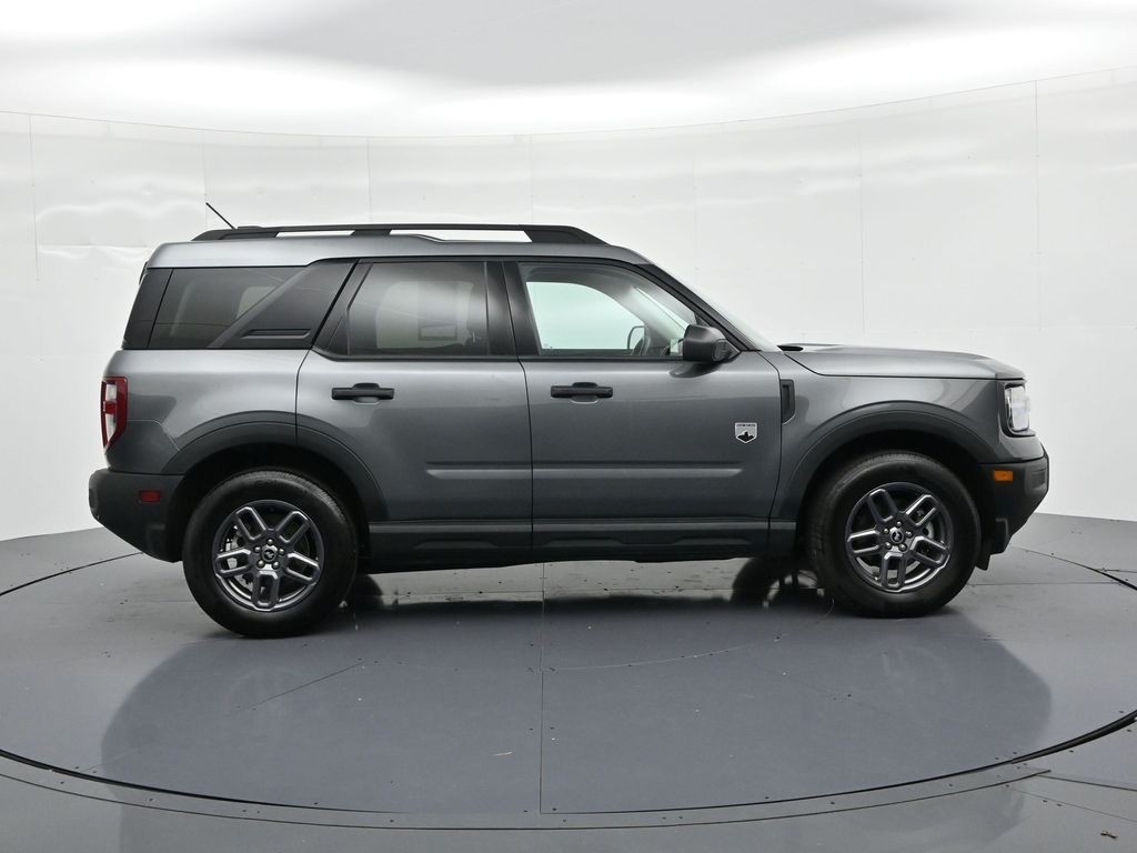 Ford Bronco Sport Vehicle Full-screen Gallery Image 05