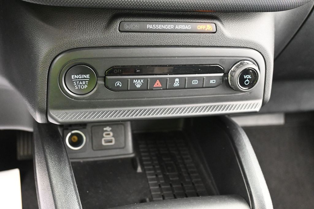 Ford Bronco Sport Vehicle Full-screen Gallery Image 11
