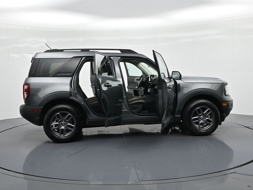 Ford Bronco Sport Vehicle Full-screen Gallery Image 23