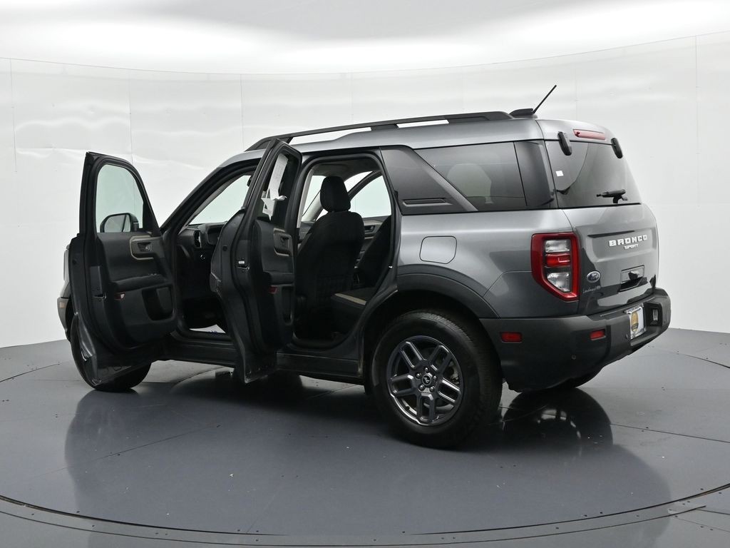 Ford Bronco Sport Vehicle Full-screen Gallery Image 24