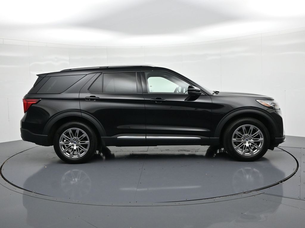 Ford Explorer Vehicle Full-screen Gallery Image 5