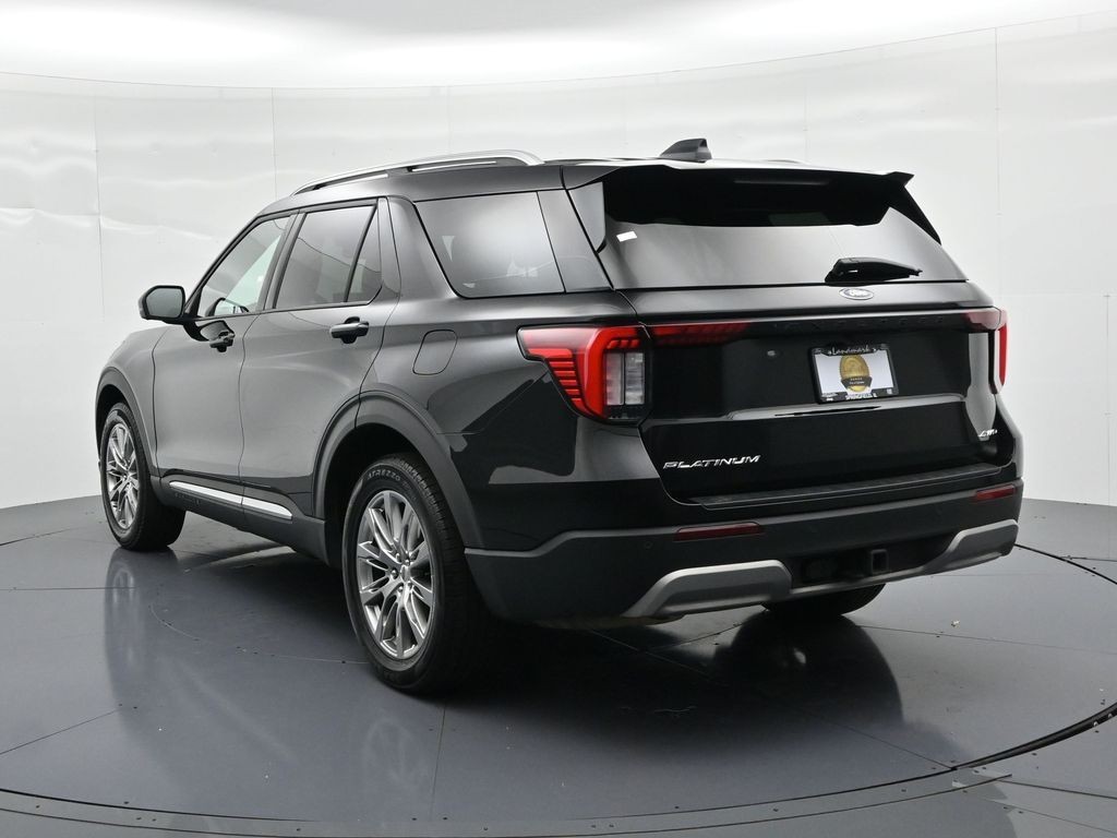 Ford Explorer Vehicle Full-screen Gallery Image 8