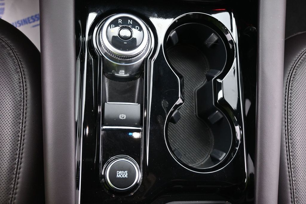 Ford Explorer Vehicle Full-screen Gallery Image 14