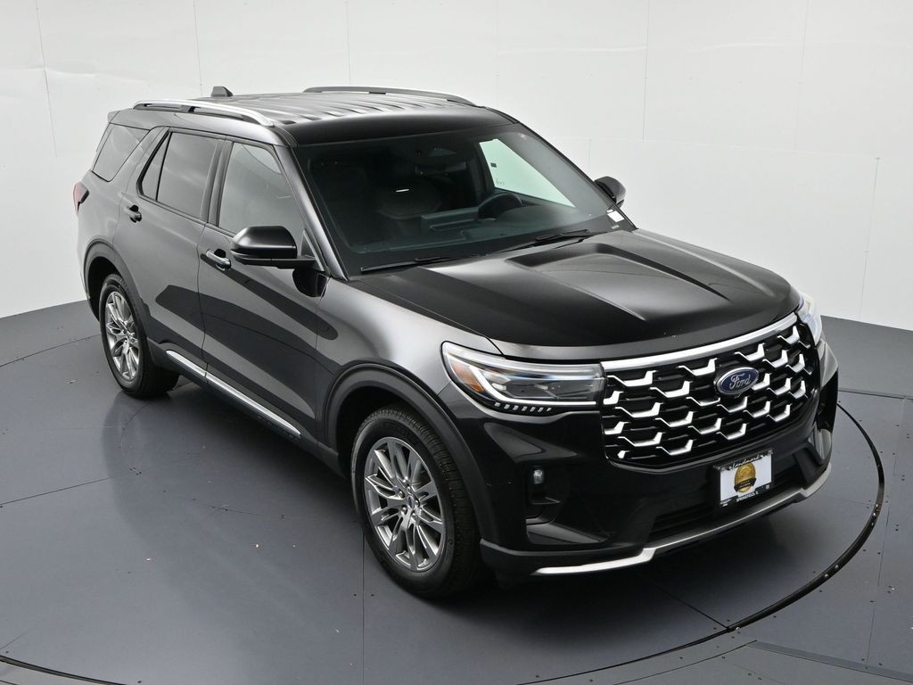 Ford Explorer Vehicle Full-screen Gallery Image 18
