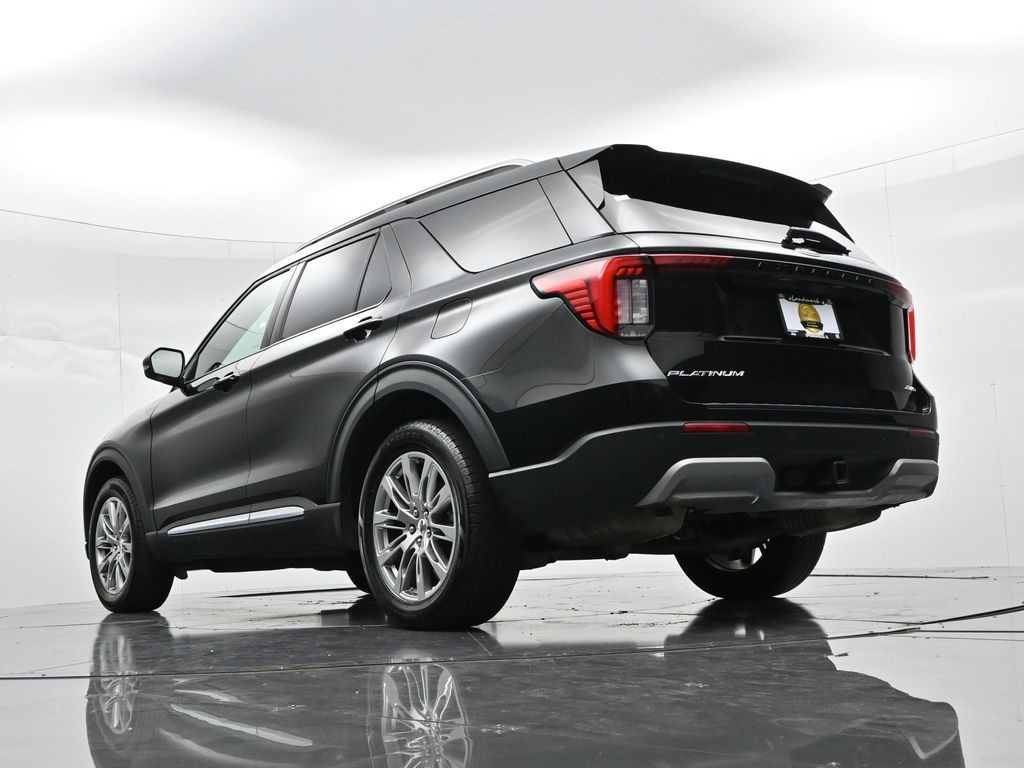 Ford Explorer Vehicle Full-screen Gallery Image 22
