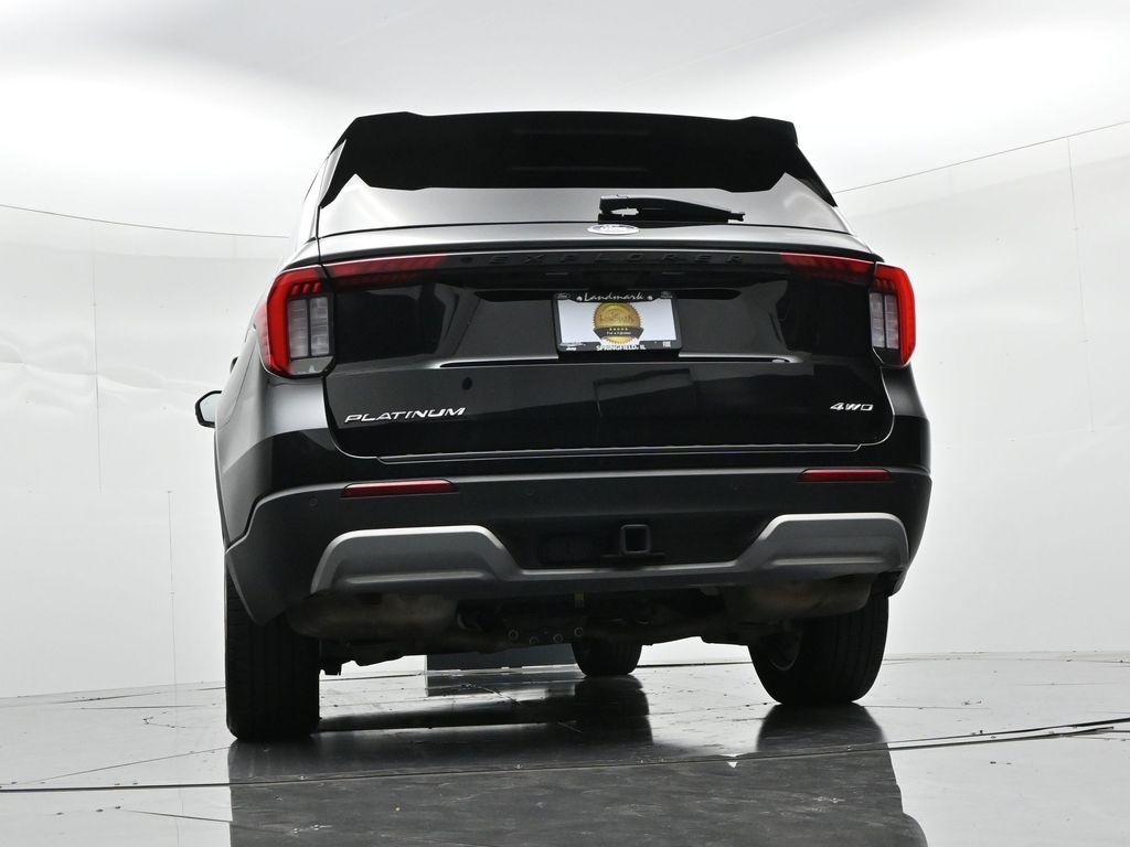 Ford Explorer Vehicle Full-screen Gallery Image 23