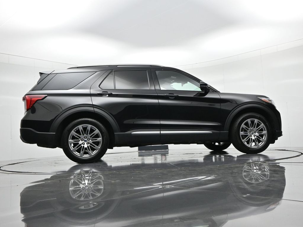 Ford Explorer Vehicle Full-screen Gallery Image 25