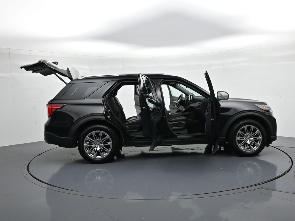 Ford Explorer Vehicle Full-screen Gallery Image 26