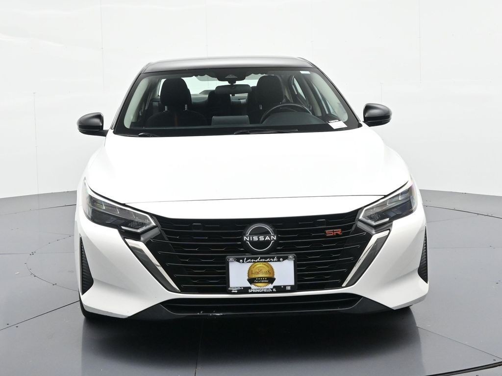Nissan Sentra Vehicle Full-screen Gallery Image 3
