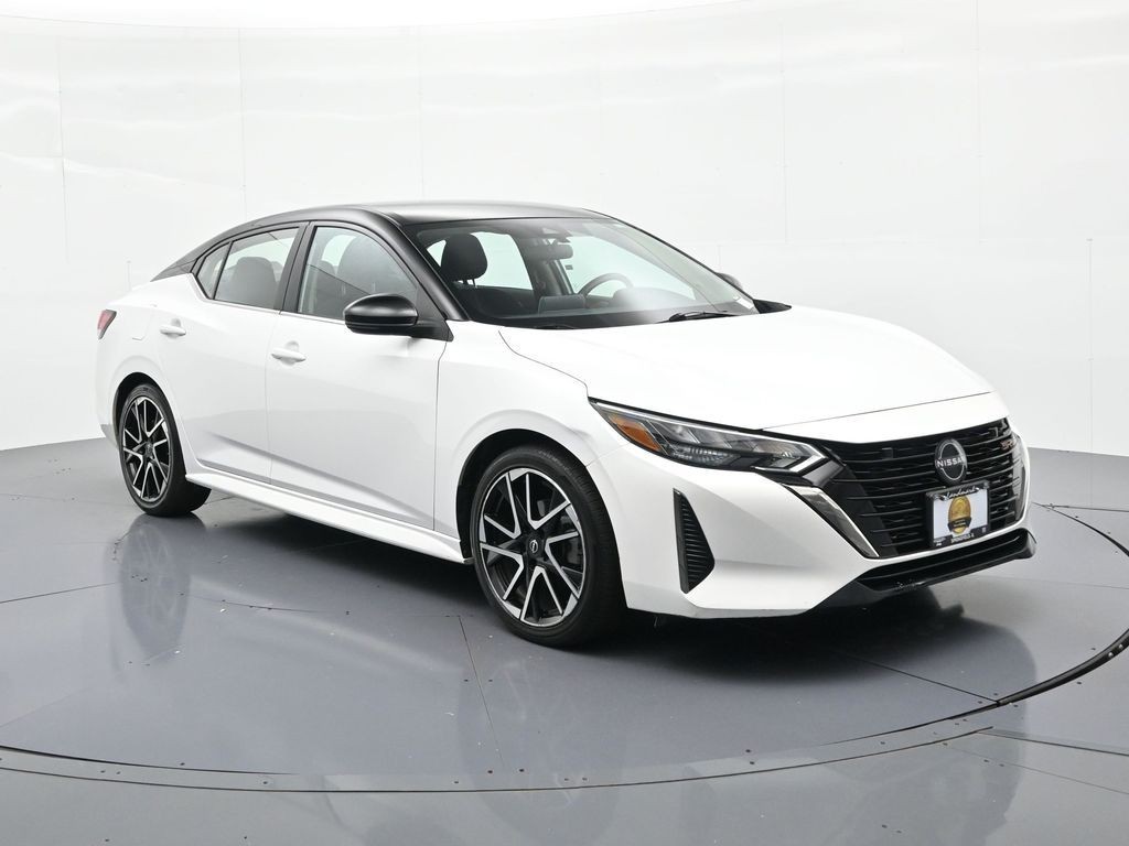 Nissan Sentra Vehicle Full-screen Gallery Image 4