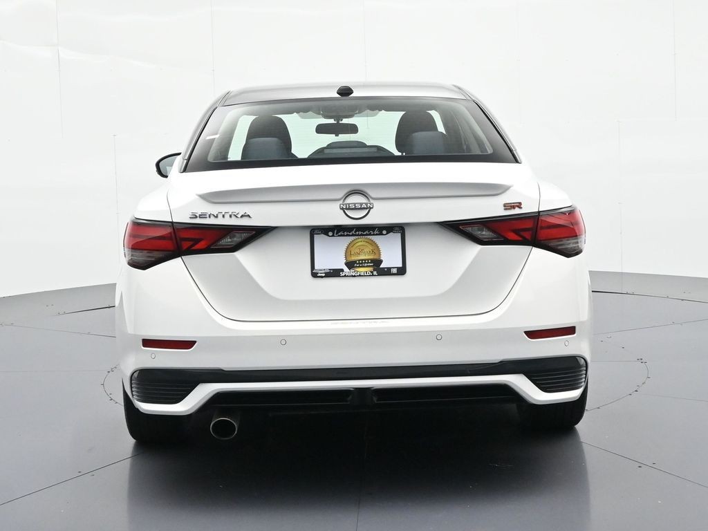 Nissan Sentra Vehicle Full-screen Gallery Image 7