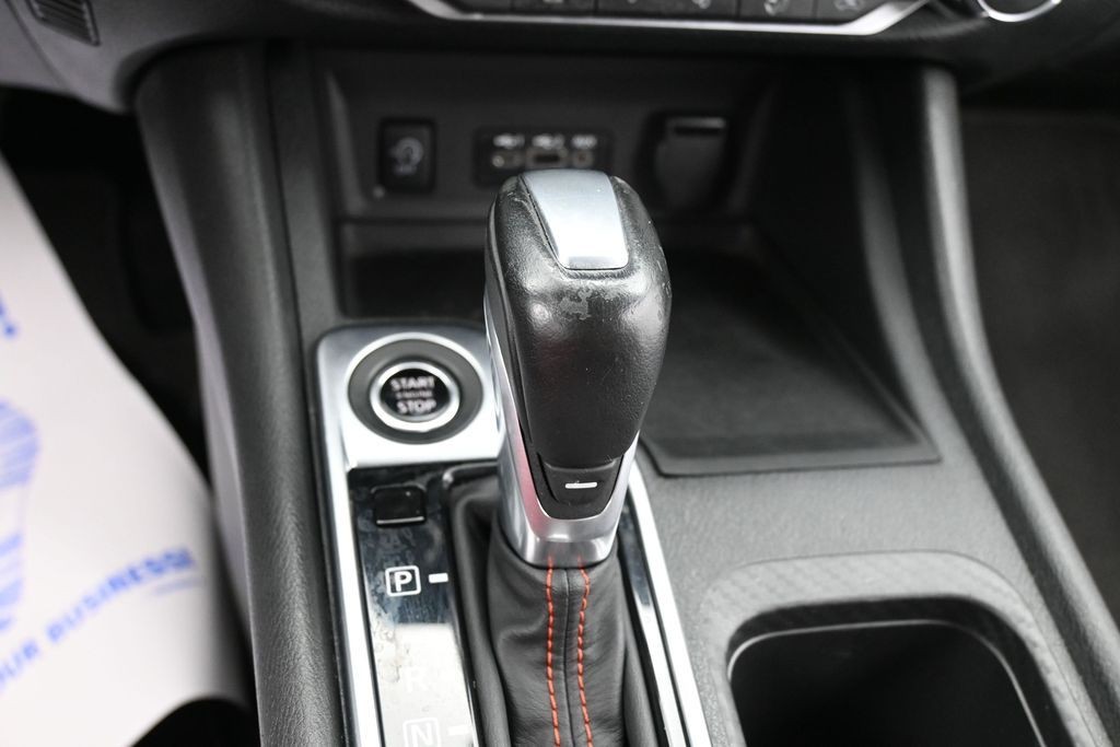 Nissan Sentra Vehicle Full-screen Gallery Image 12