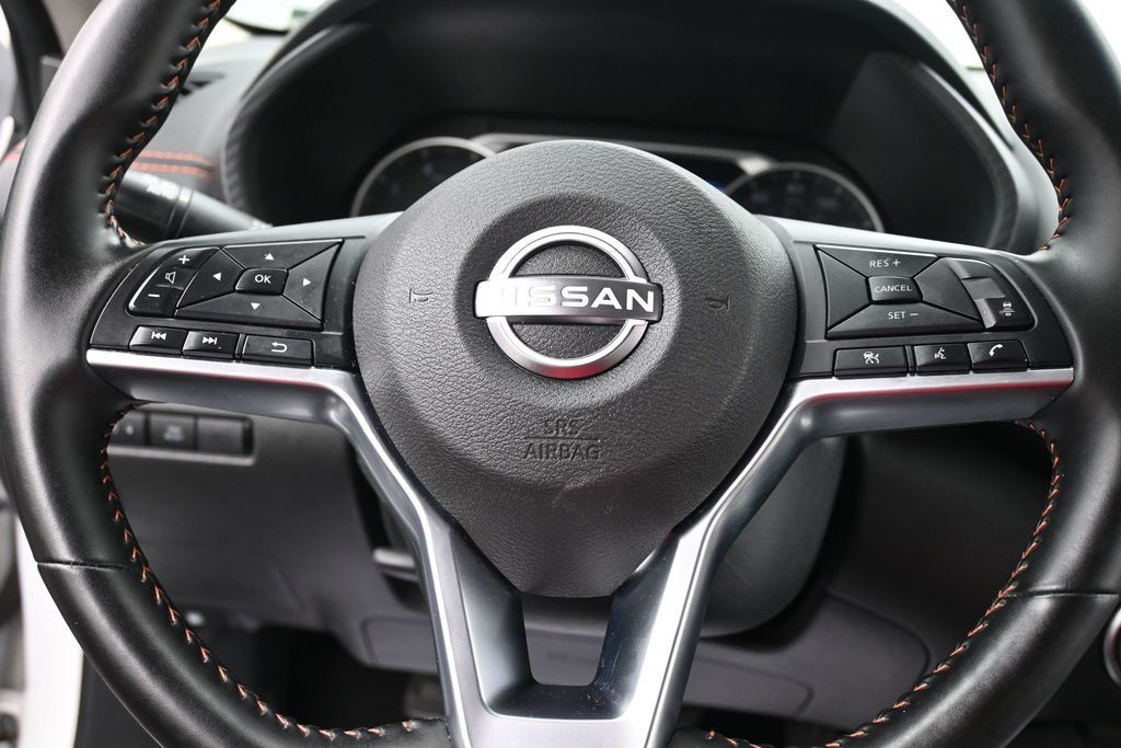 Nissan Sentra Vehicle Full-screen Gallery Image 13